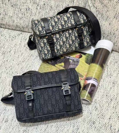 【モダンな魅力◎】Dior★Hit the Road メッセンジャーバッグ