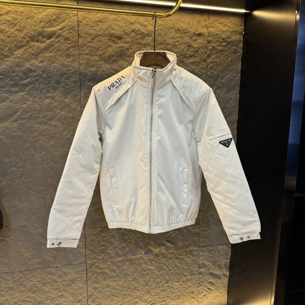 ☆送料関税込☆PRADA フード付  ブルゾンジャケット☆