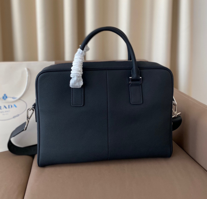 【PRADA】セール！一つ持っておきたい大人ハンドバッグ