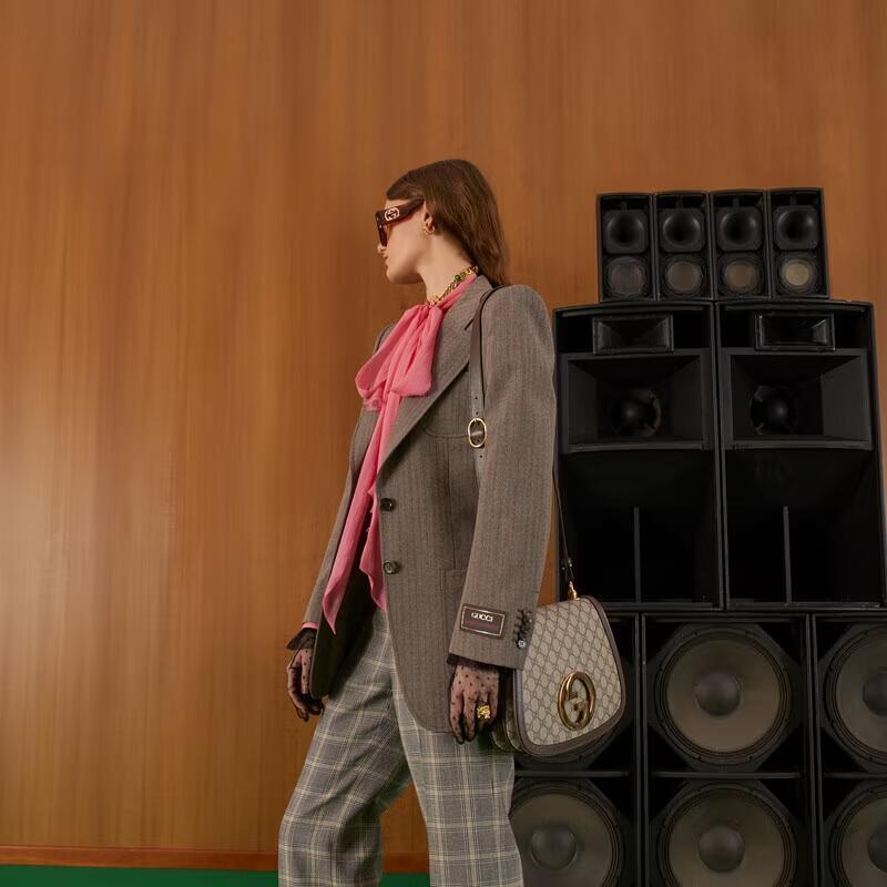 〔グッチ ブロンディ〕ミディアム ショルダーバッグ