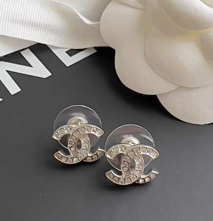 《新作》さりげない煌めき【CHANEL】シンプル人気 ピアス