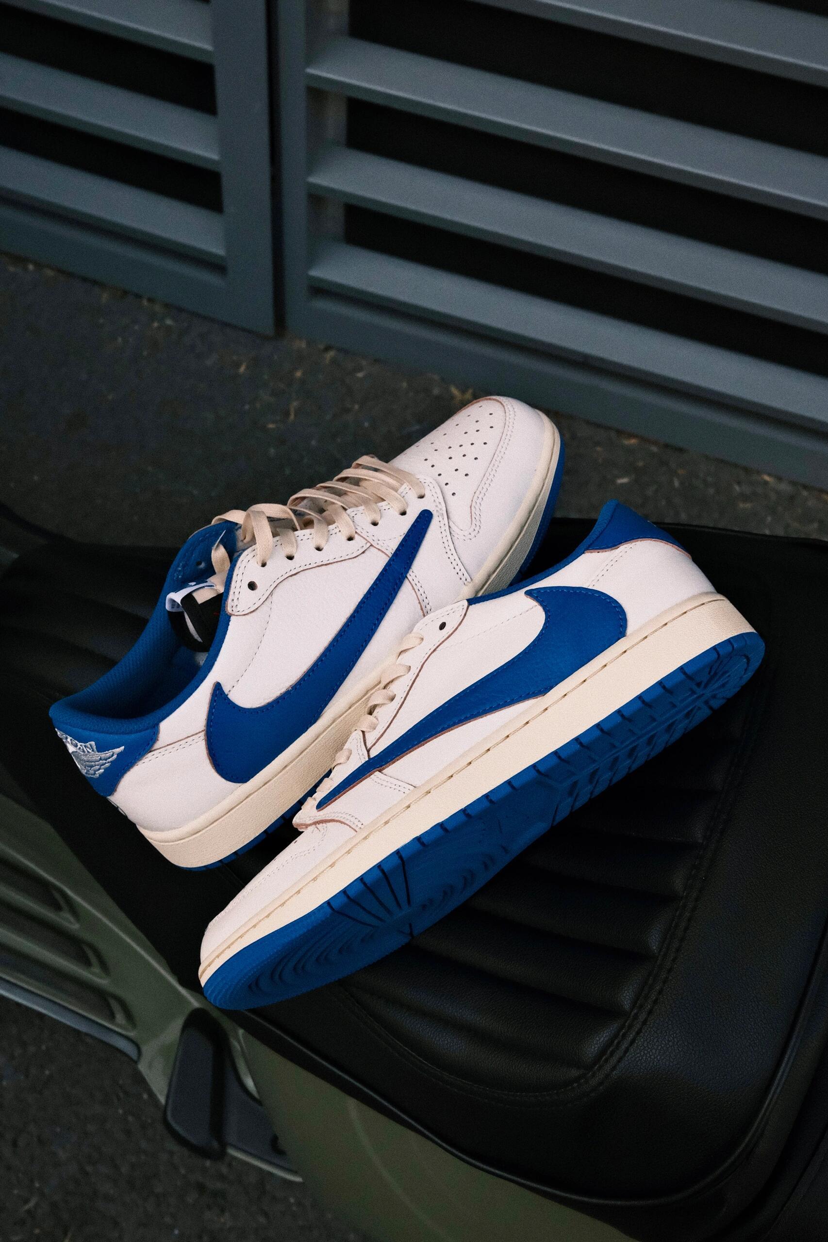 Travis Scoot x fragment design x air jordan 1 low OG