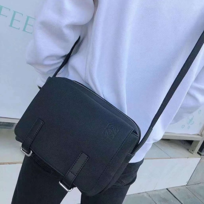 ★Loewe★メッセンジャーバッグ XS (ソフトグレインカーフ)