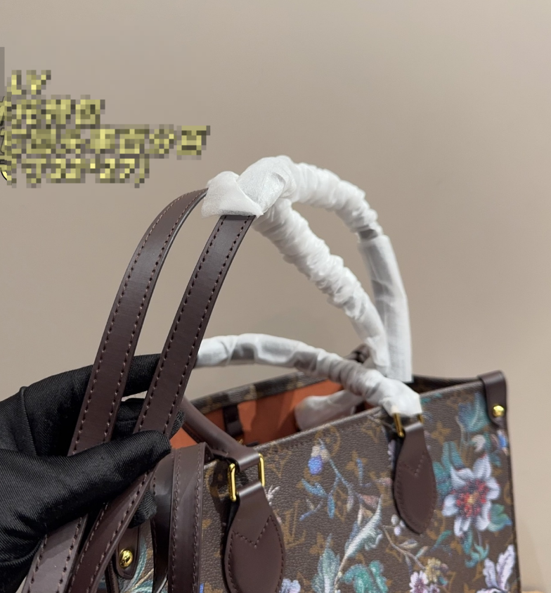 フラワー映えで主役級【Louis Vuitton】トートバッグ