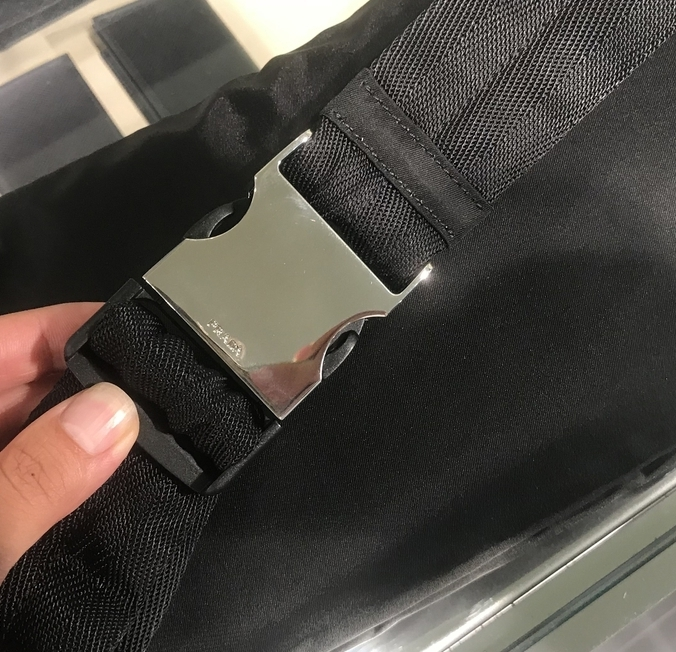 SALE【国内発送】PRADA◆お出かけに便利♪ボディバッグ