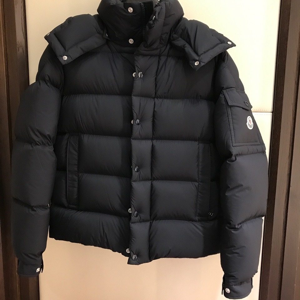 パリ直営店買付！【MONCLER】VEZERE ショートダウン
