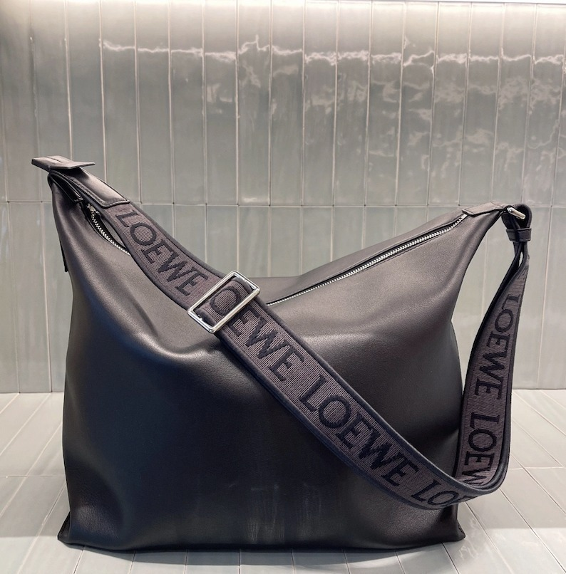 【現地顧客価格！】LOEWEキュービショルダーバック