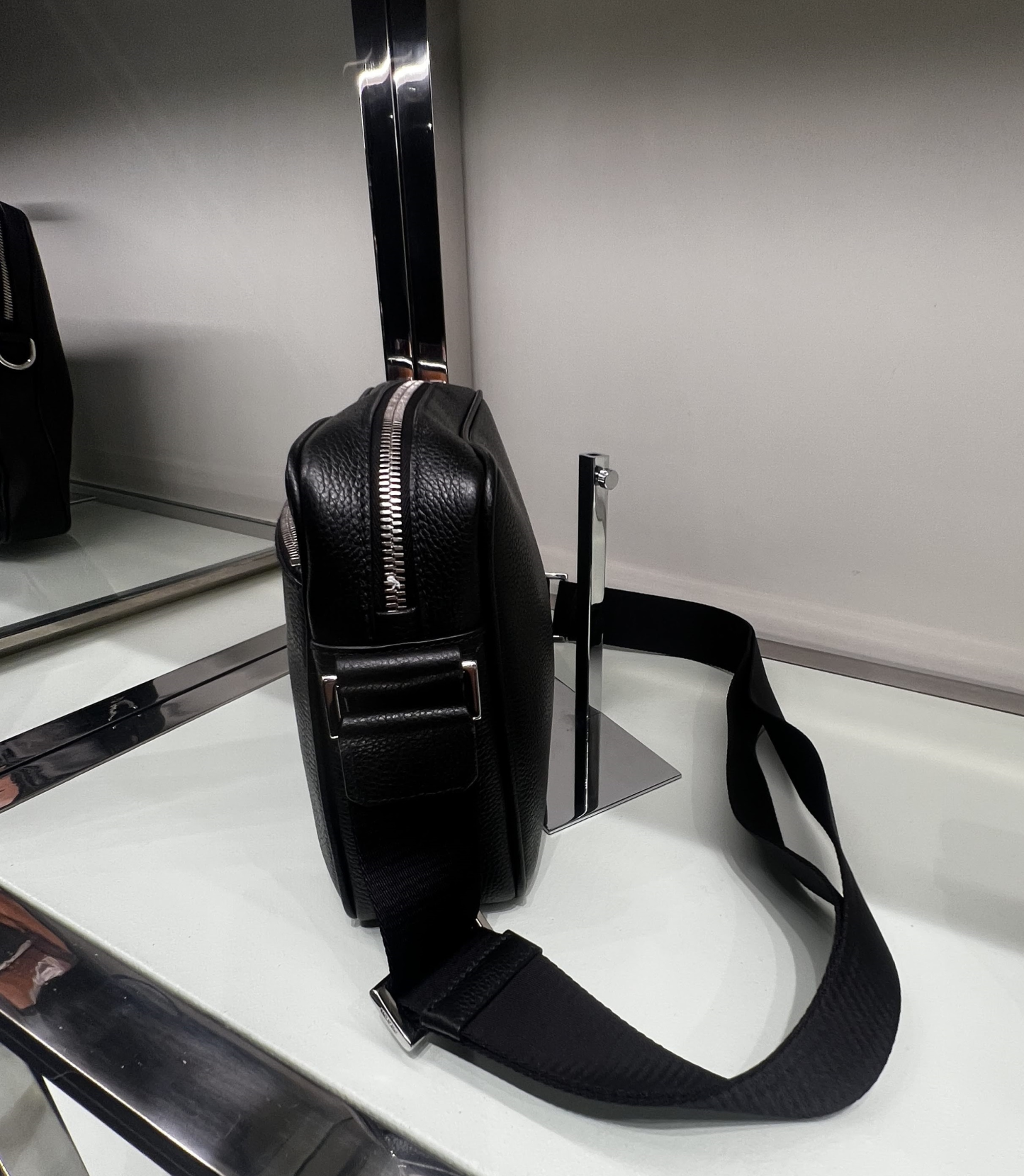 ♪直営アウトレット♪PRADA レザーショルダーバッグ 2VH094