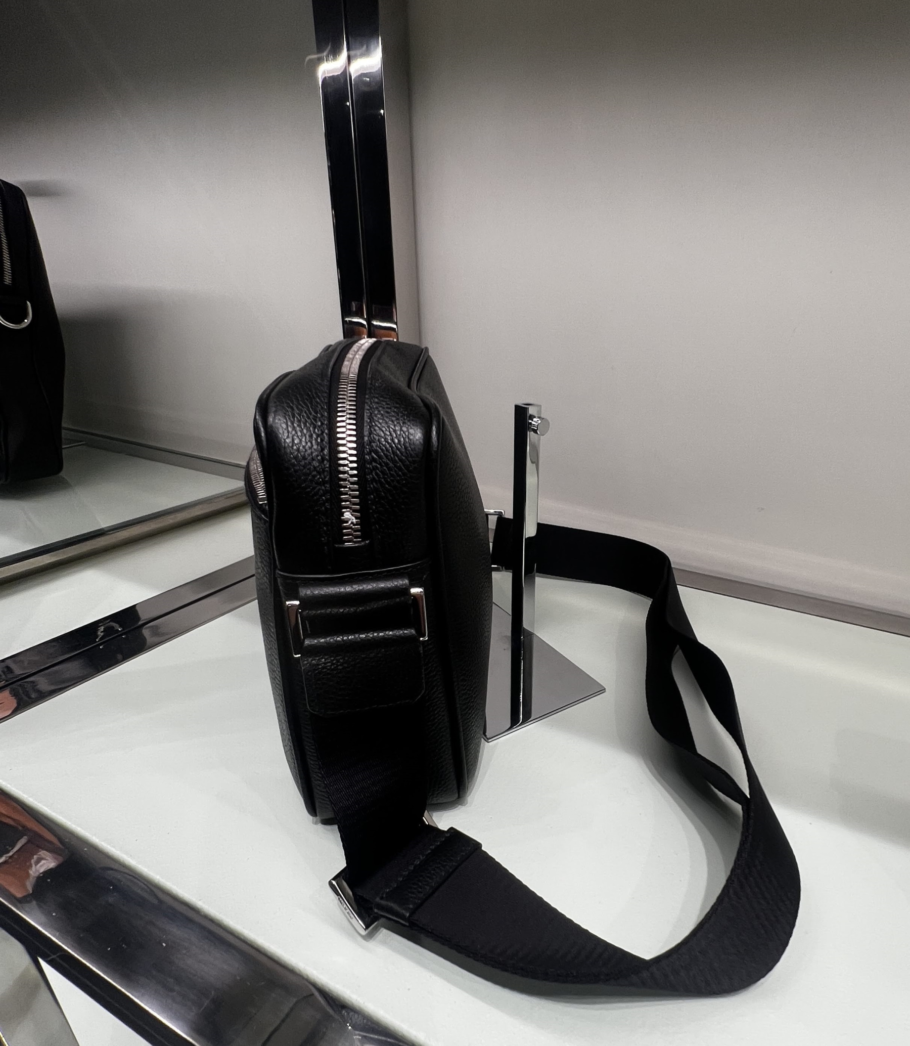 ♪直営アウトレット♪PRADA レザーショルダーバッグ 2VH094