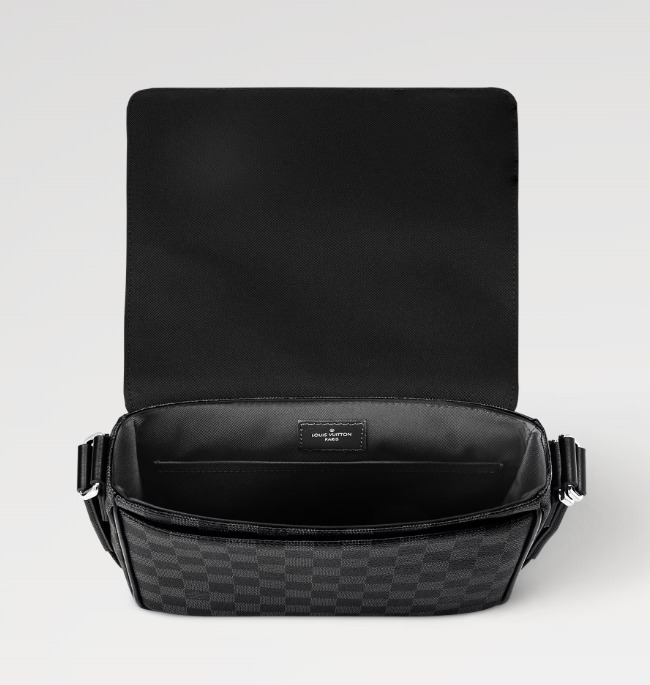 ☆安心の国内発送☆LV ディストリクト PM NV3　新モデル☆素敵♪