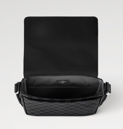 ☆安心の国内発送☆LV ディストリクト PM NV3　新モデル☆素敵♪