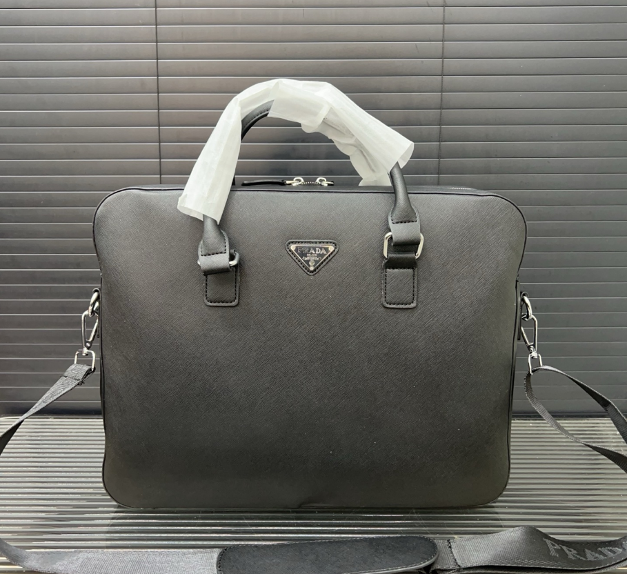 【22SS】新作 サフィアーノレザー ブリーフケース ◆プラダ◆