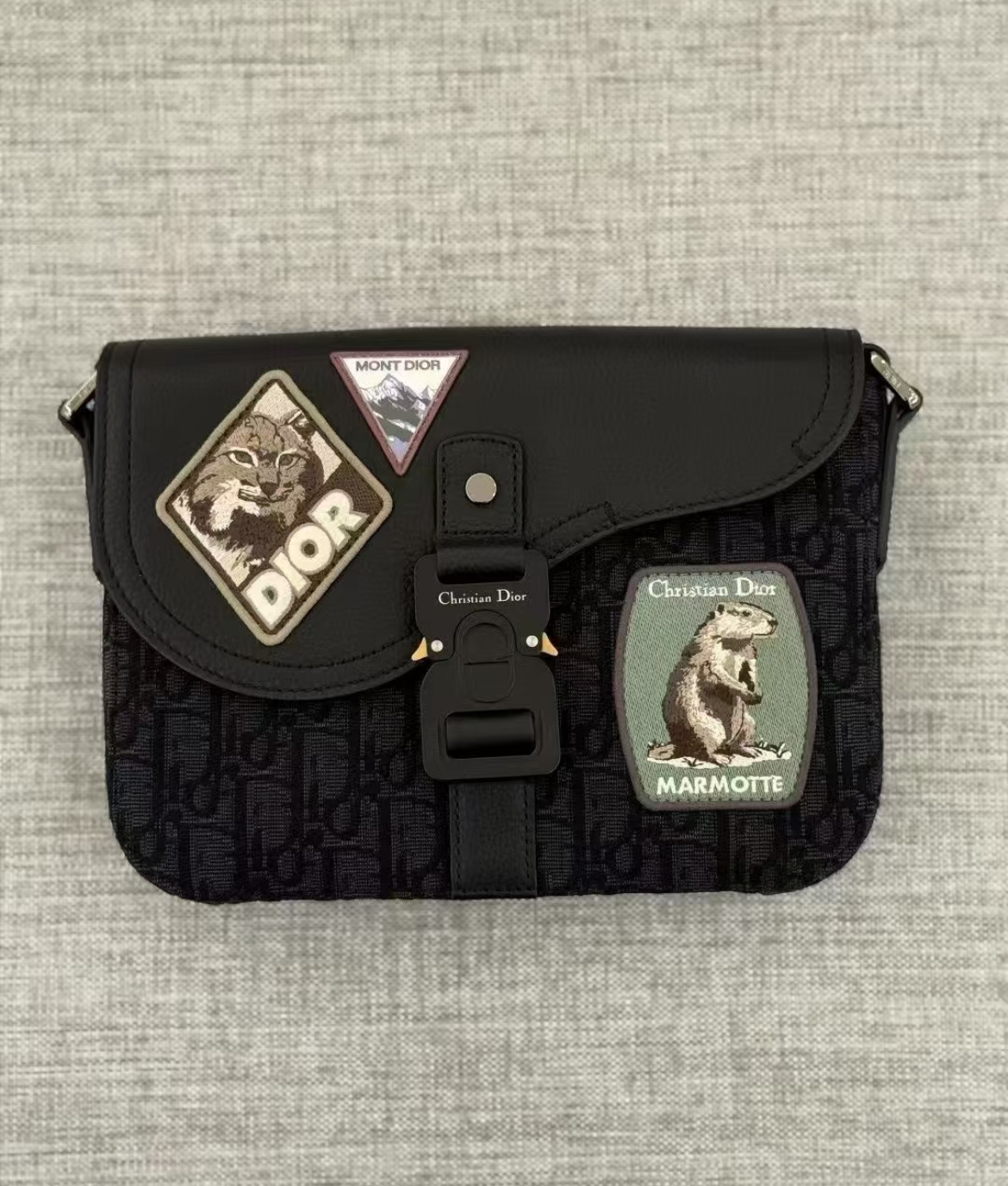 【モダンでコンパクト♪】ディオール★メッセンジャーバッグ