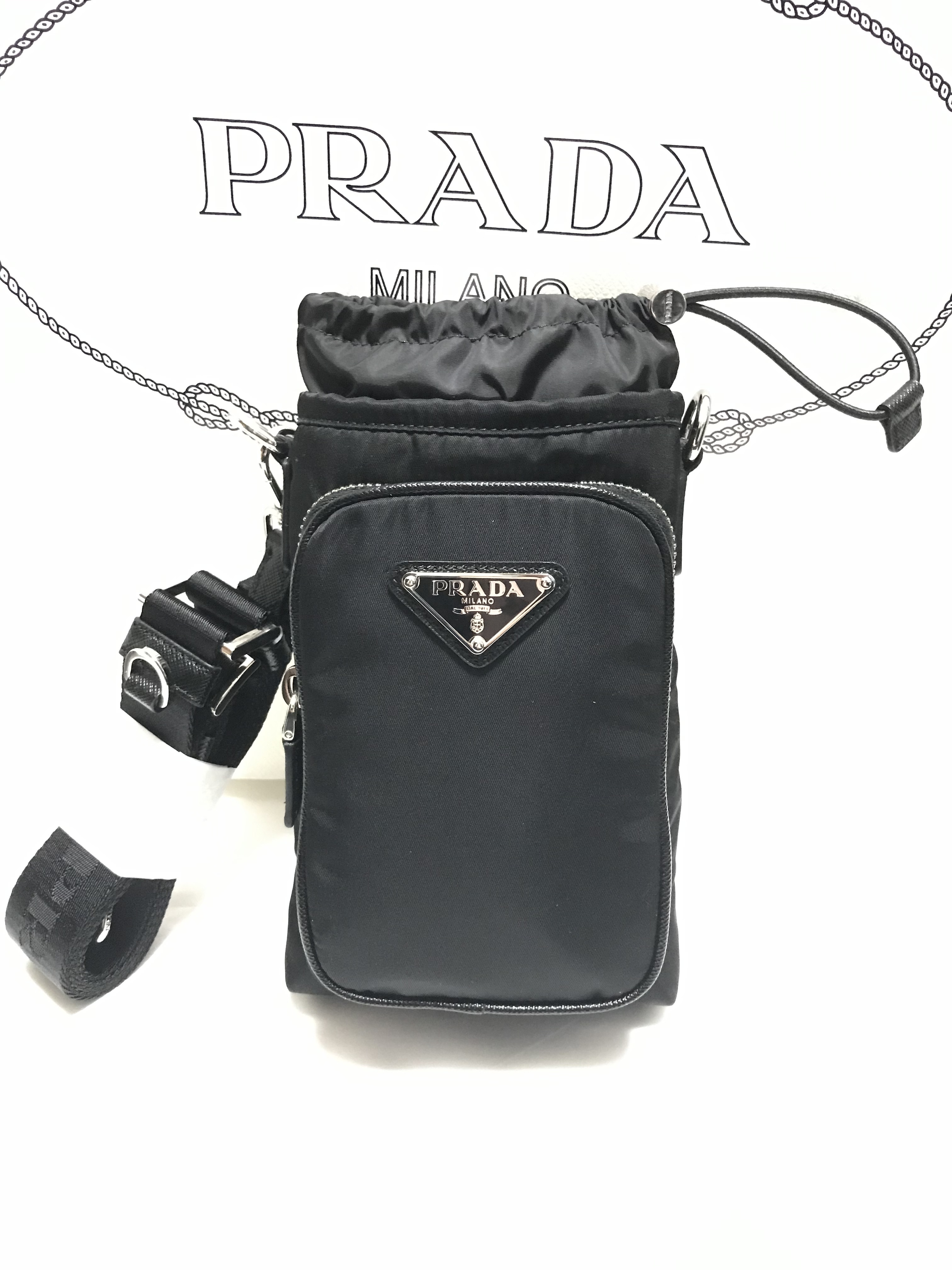 国内即発 スマホケース ショルダー付 ギフト包 プラダ