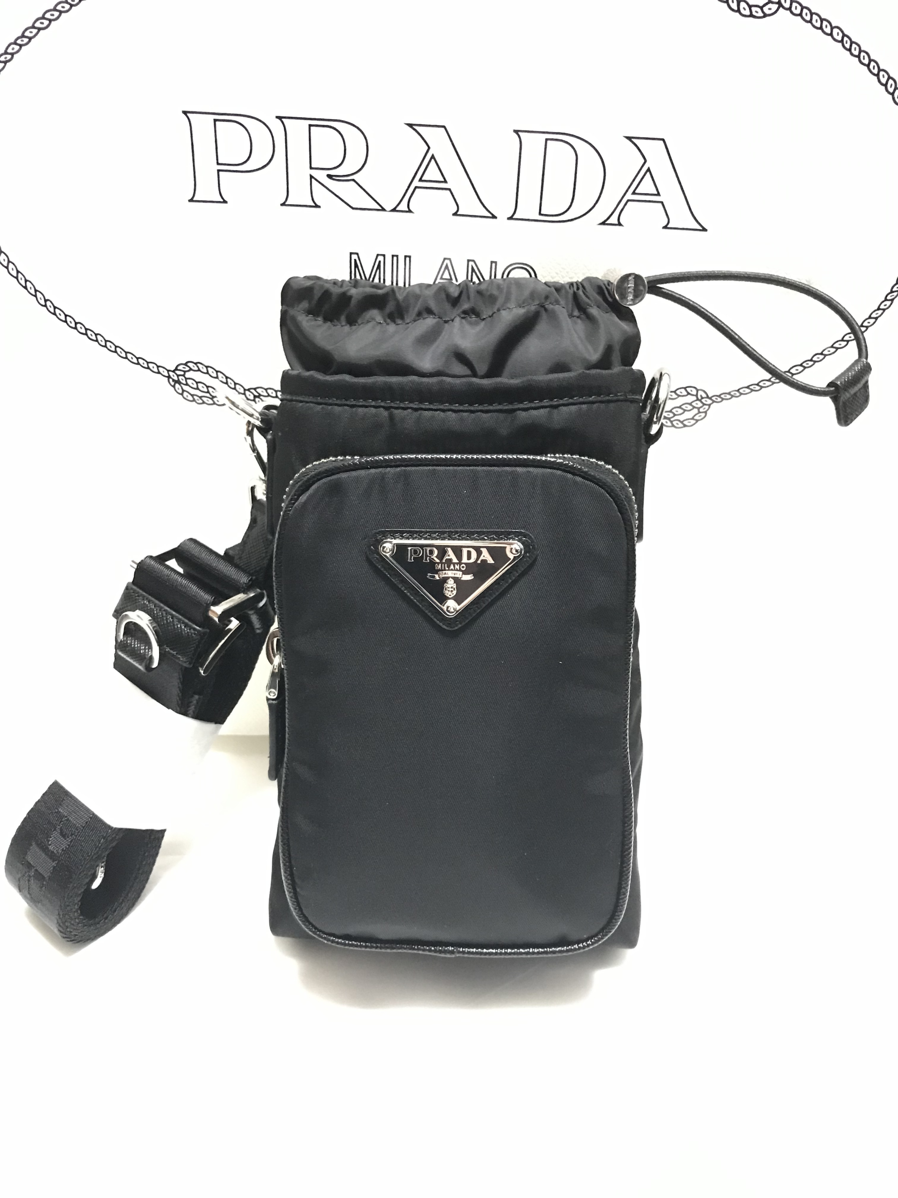 国内即発 スマホケース ショルダー付 ギフト包 プラダ