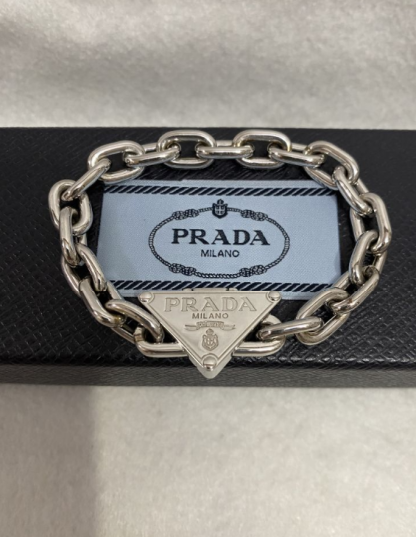 完売必至PRADA♪三角ロゴシルバーチェーンブレスレット☆1JB356