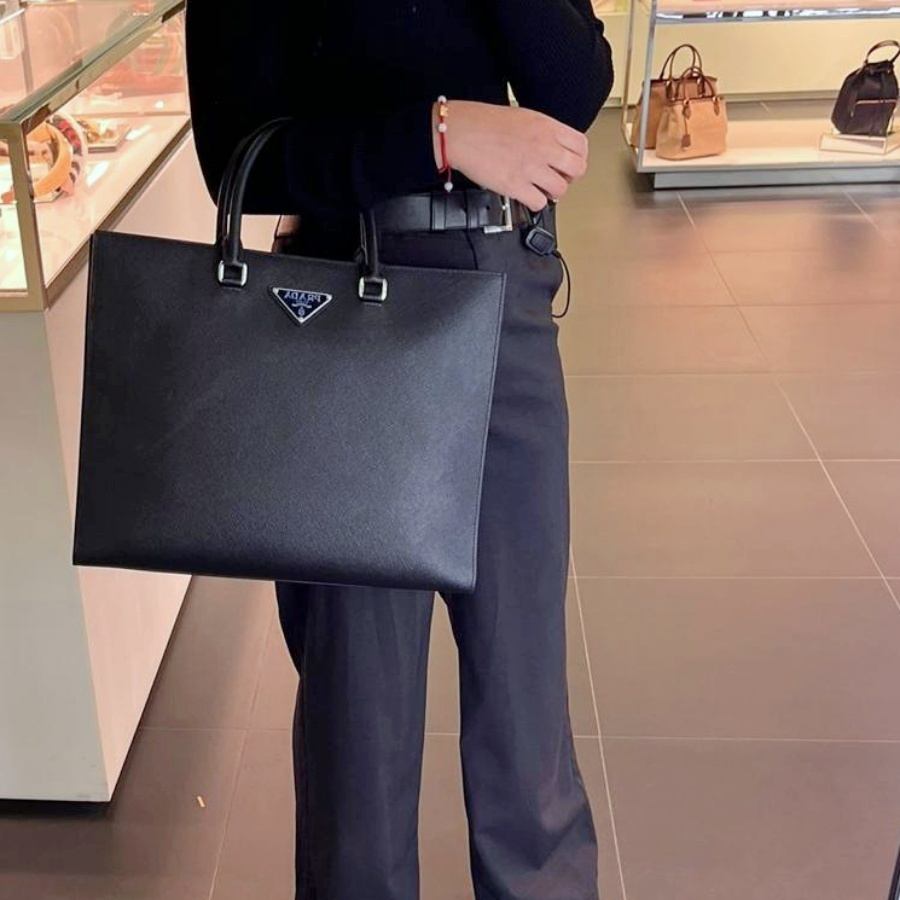 【PRADA】プラダ☆三角ロゴ サフィアーノ トートバッグ☆2VG101