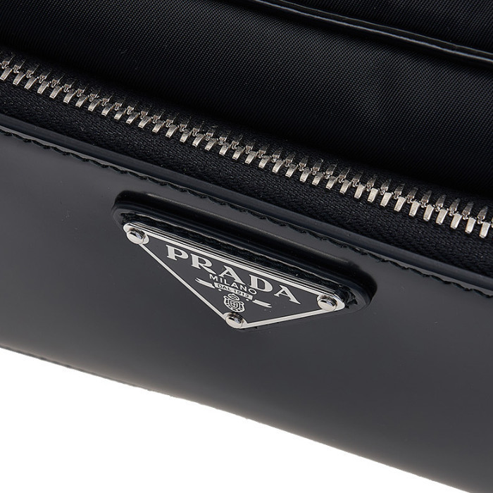 ♦PRADA♦Re-Nylon ブラッシュドレザークロスバッグ
