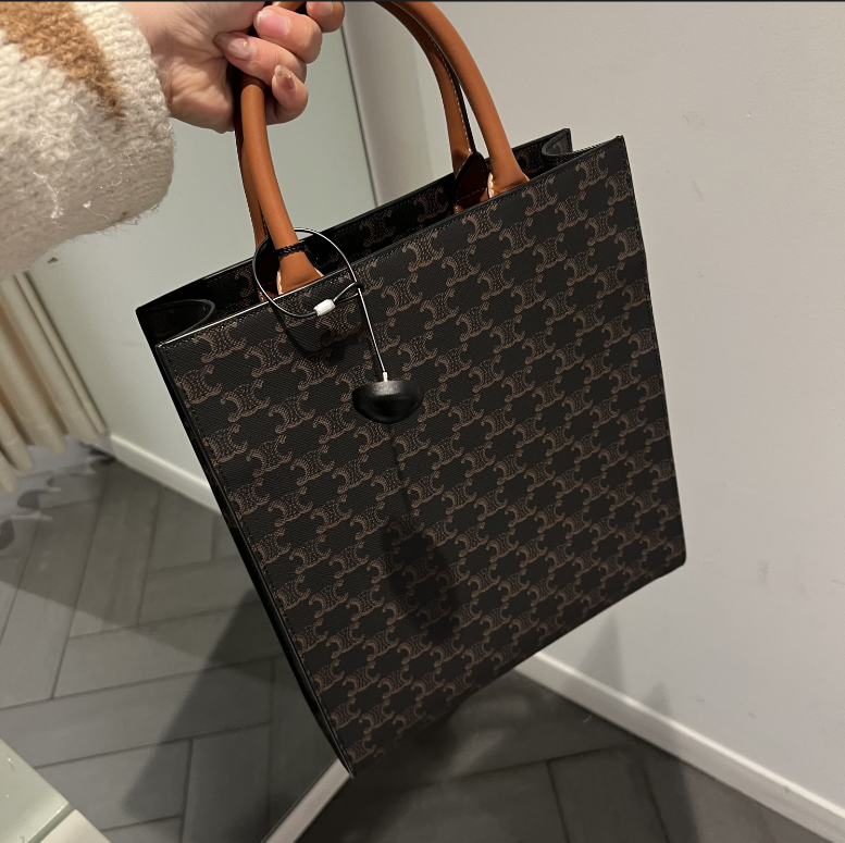 【CELINE直営】セール！スモール トリオンフ カバ 早い者勝ち！