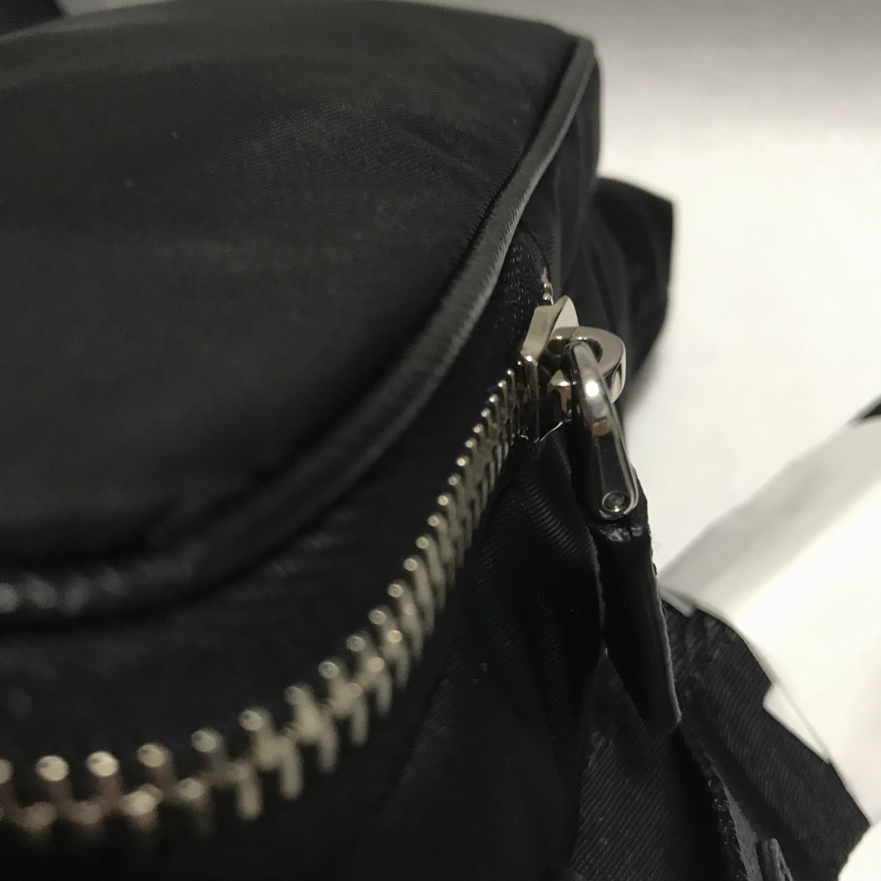 国内即発 スマホケース ショルダー付 ギフト包 プラダ