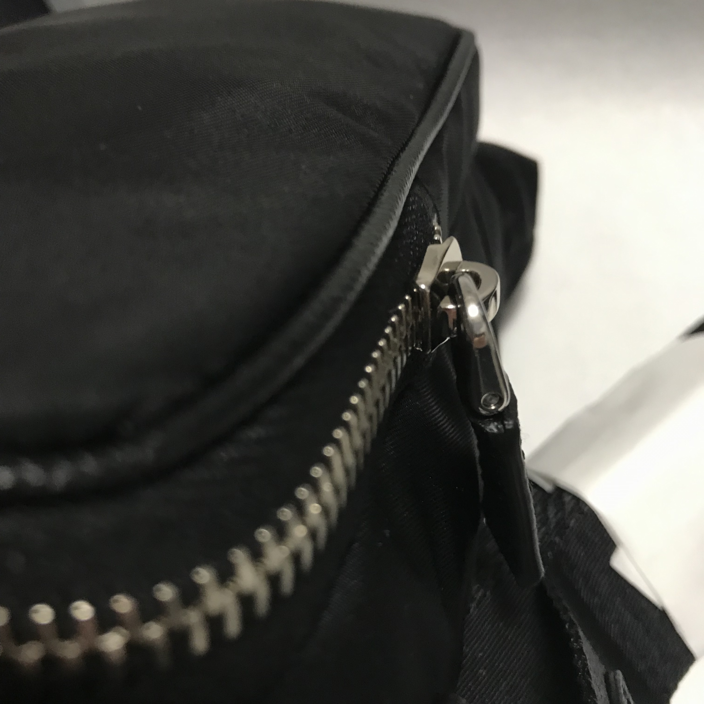 国内即発 スマホケース ショルダー付 ギフト包 プラダ