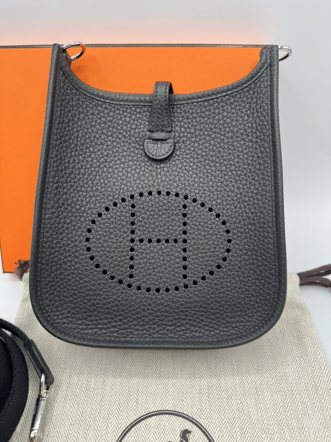 【入手困難】すぐ届く☆エルメス ミニエヴリンTPM 16 ノアール