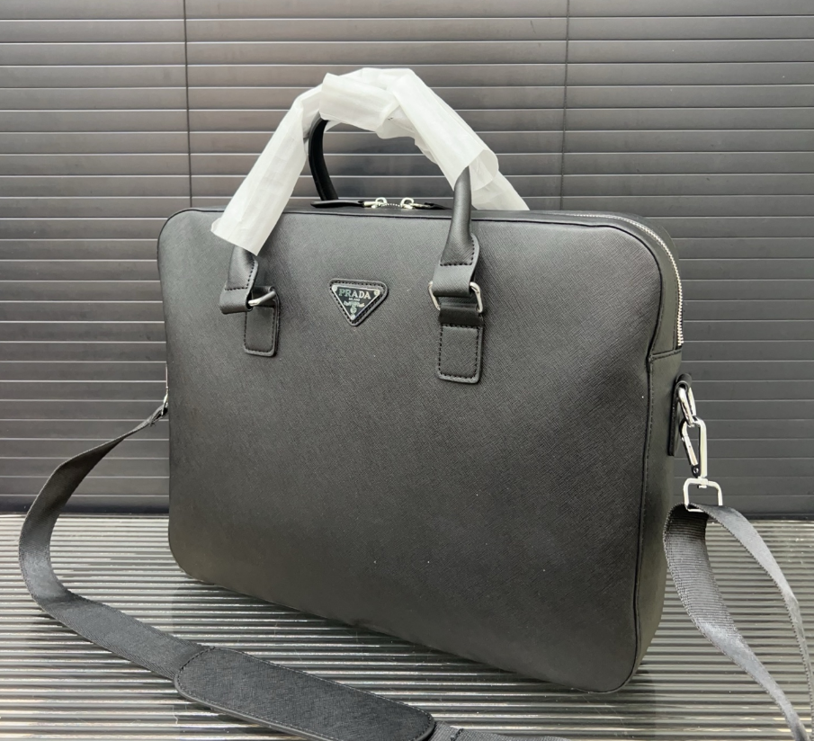 【22SS】新作 サフィアーノレザー ブリーフケース ◆プラダ◆