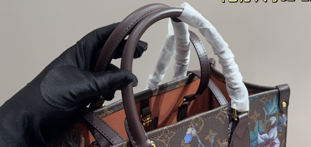 フラワー映えで主役級【Louis Vuitton】トートバッグ