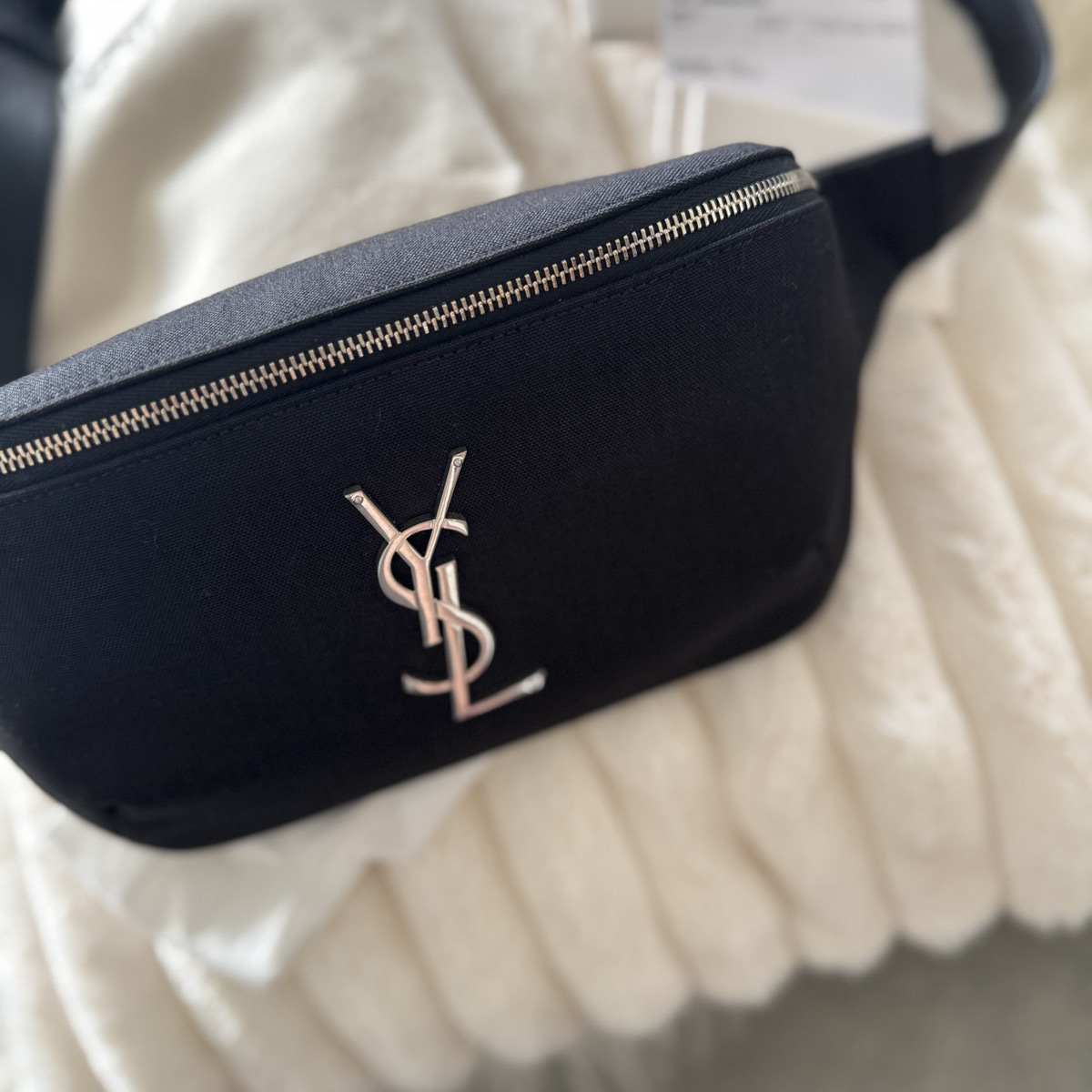 関税送料込国内発送★SAINT LAURENT ベルトバッグ