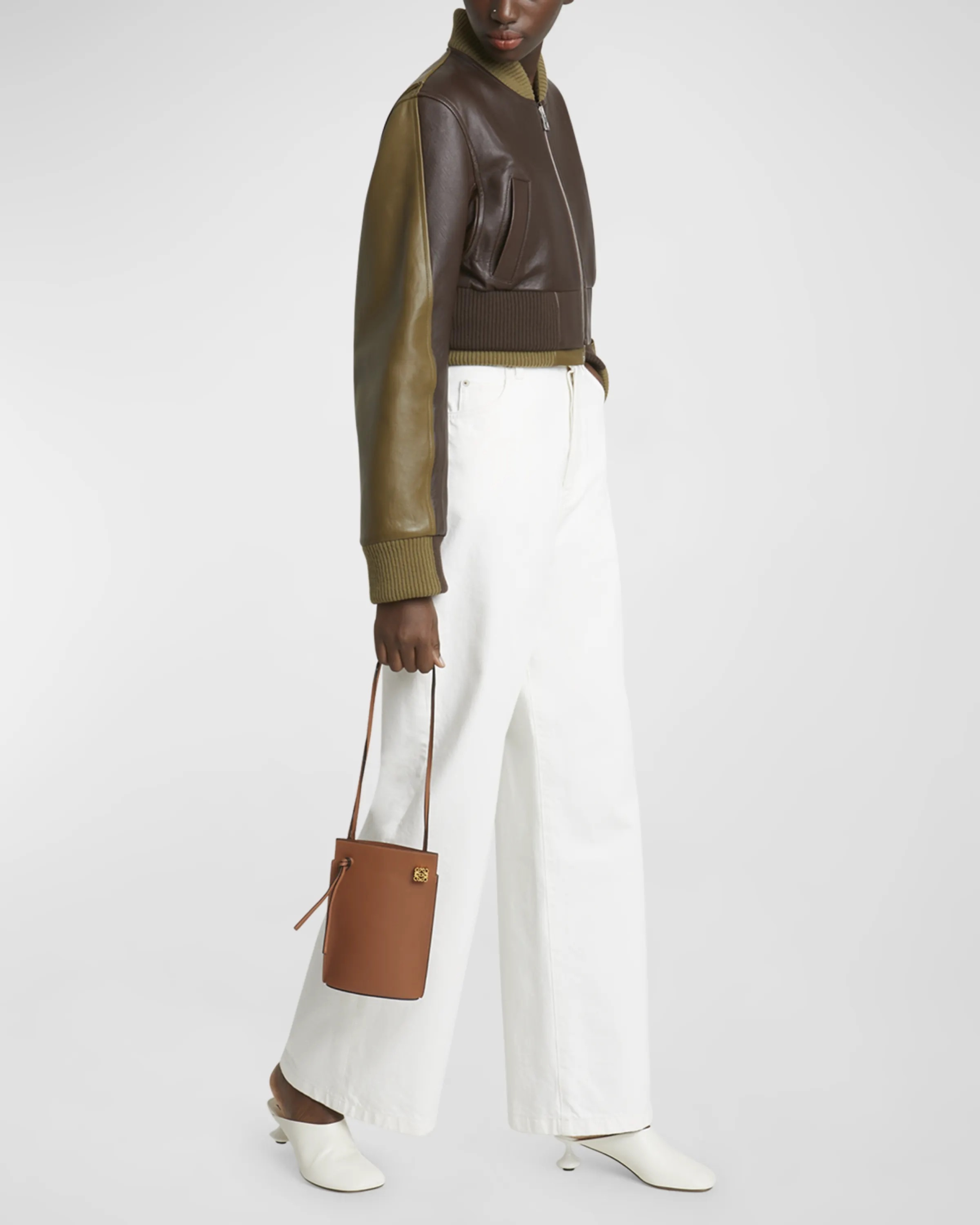 【大人気☆】LOEWE ロエベ ショルダーバッグ 便利なサイズ感♪