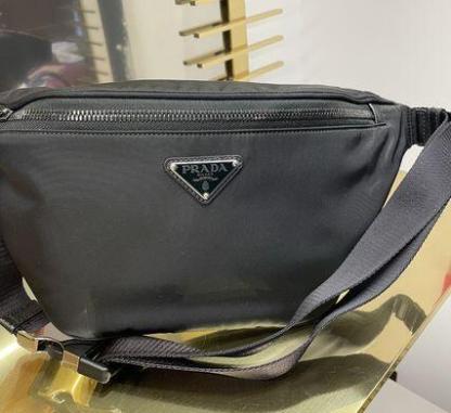 PRADA★ブラック リナイロン ベルトバッグ★関税込み