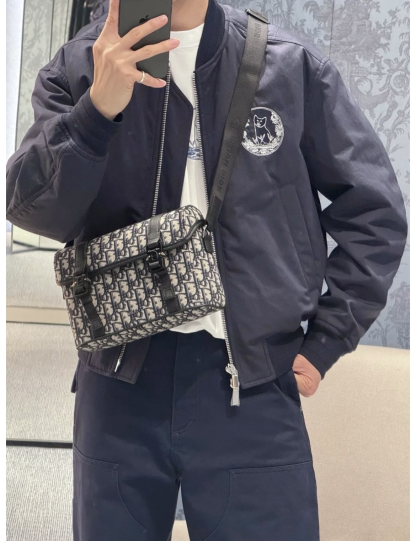 【モダンな魅力◎】Dior★Hit the Road メッセンジャーバッグ