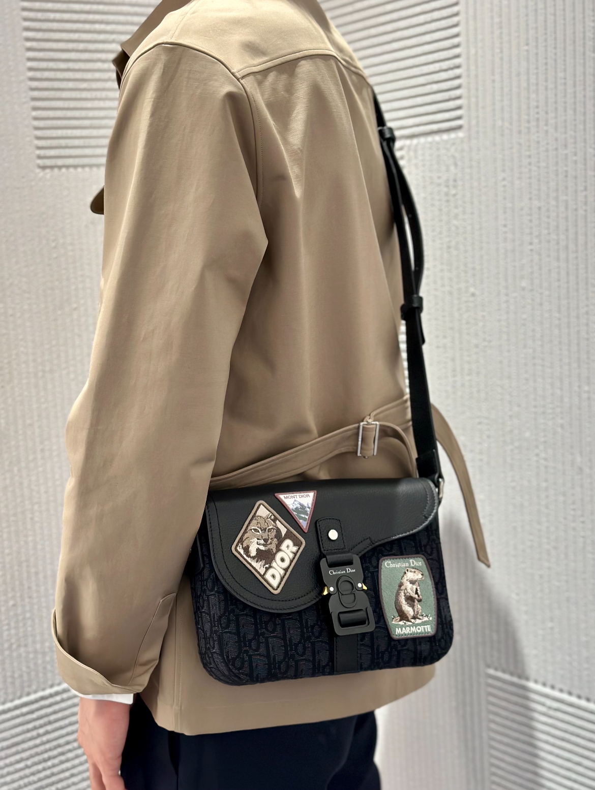 【モダンでコンパクト♪】ディオール★メッセンジャーバッグ