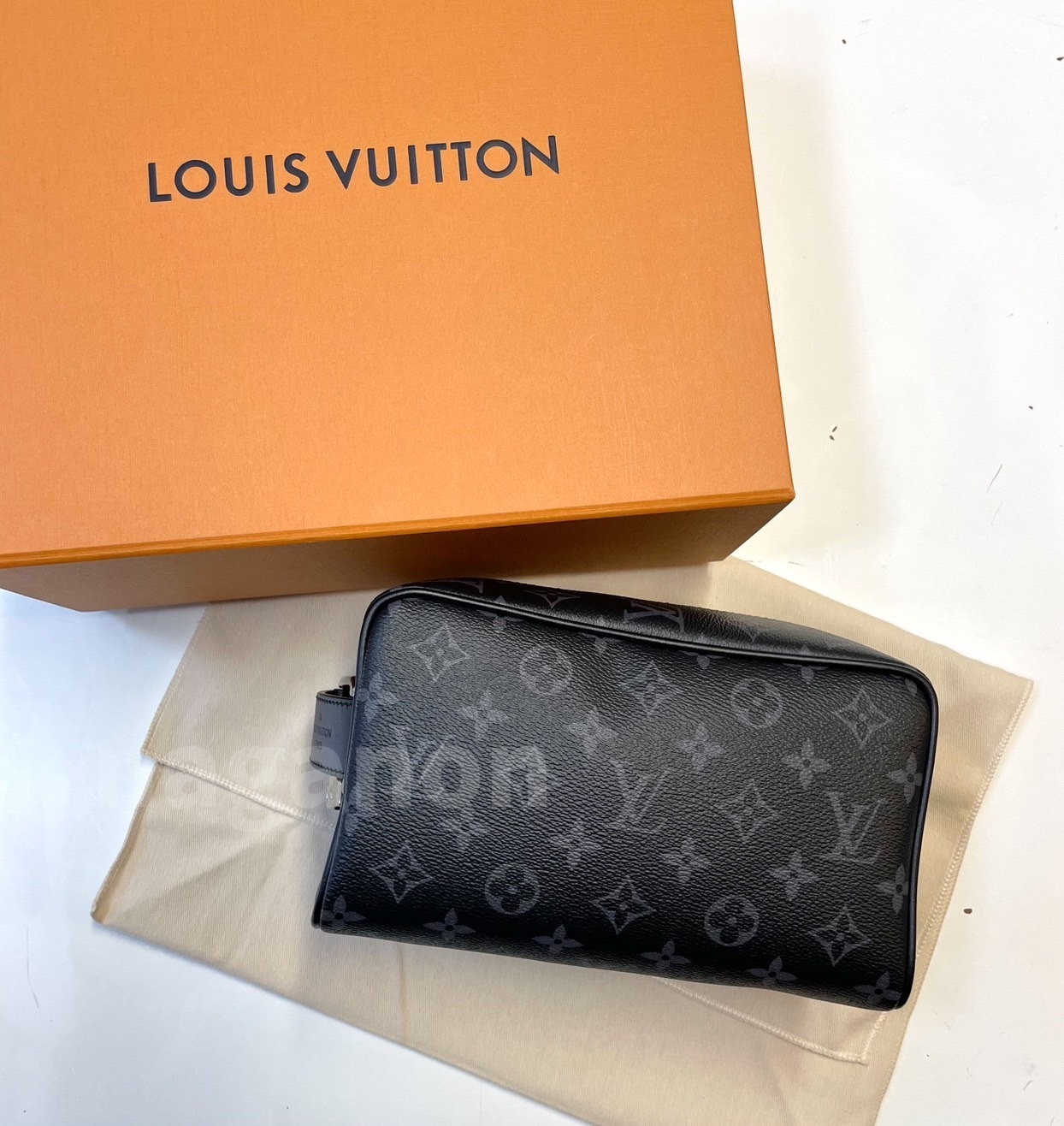 【国内直営即発】セカンドバッグにも!LVロッカー ドップ・キット