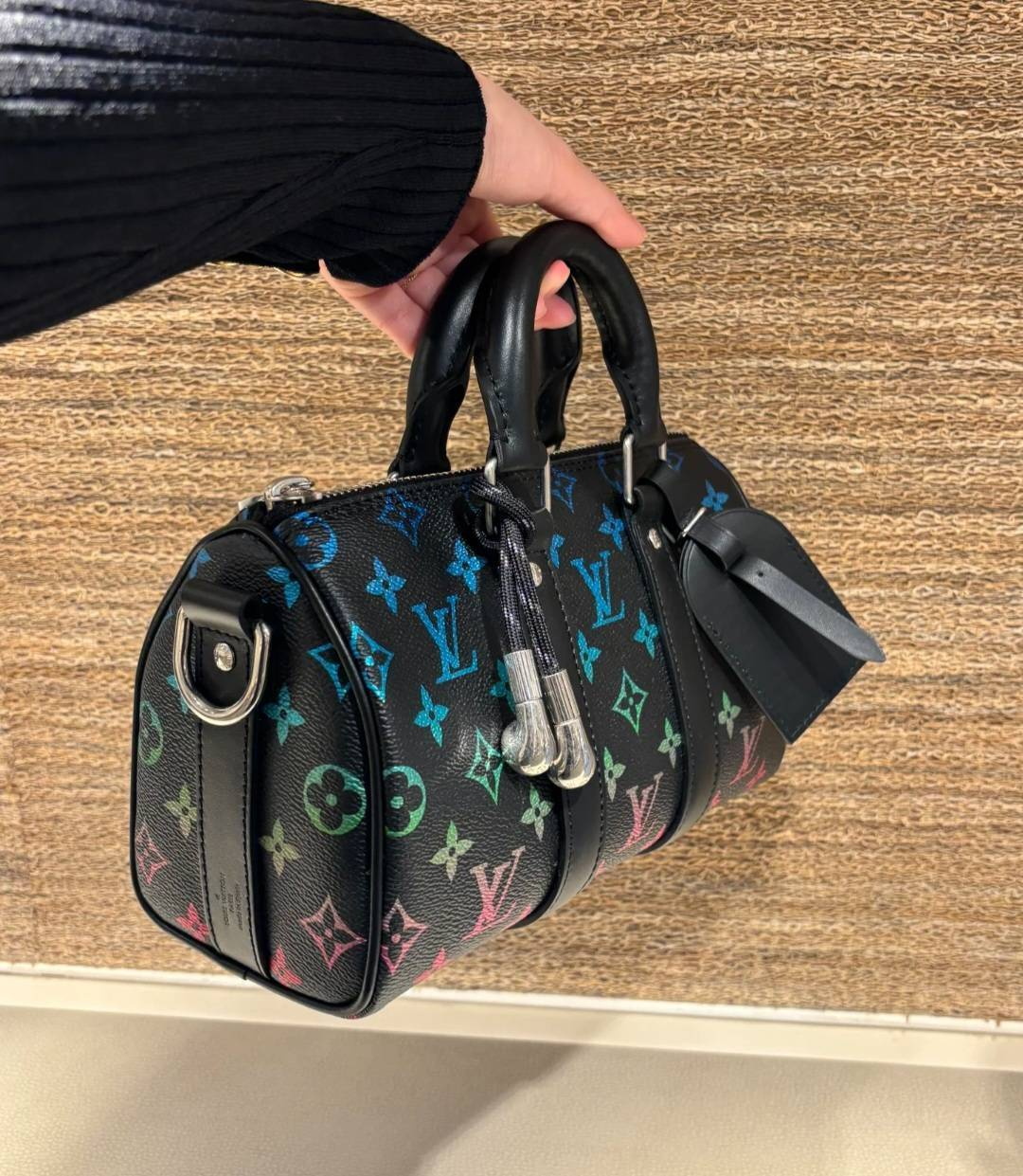 【カラフルグラデ モノグラム/黒】Louis Vuitton キーポル25B