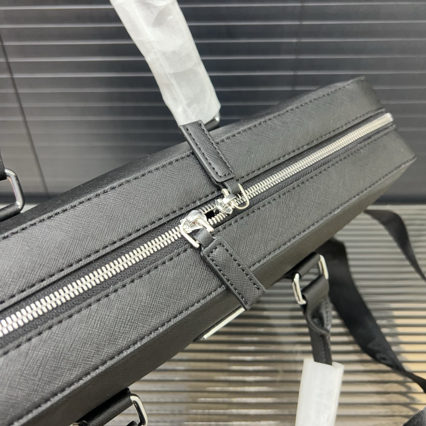 【22SS】新作 サフィアーノレザー ブリーフケース ◆プラダ◆