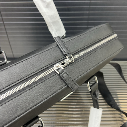 【22SS】新作 サフィアーノレザー ブリーフケース ◆プラダ◆