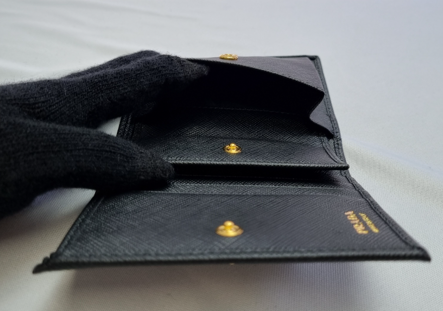 ★関税込★PRADA★SAFFIANO Triangle Logo★折りたたみ財布★