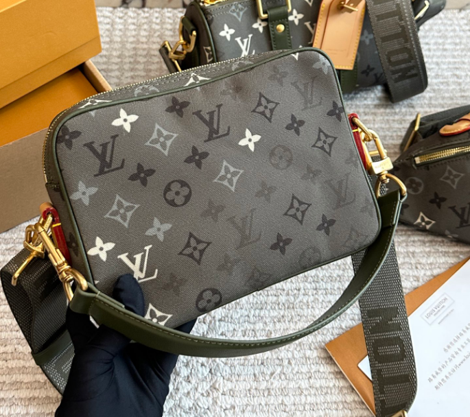 新作*LV*Nil カーキグリーンモノグラム ショルダーバッグ M27095