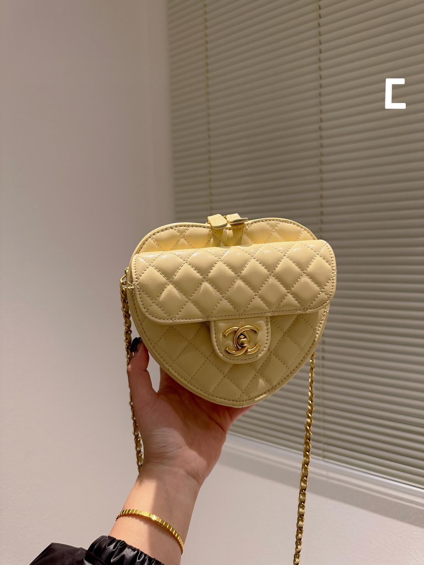 CHANEL　ハート　クラッチバック
