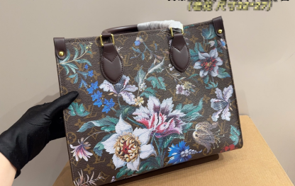 フラワー映えで主役級【Louis Vuitton】トートバッグ