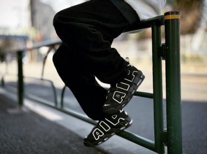 【七夕のプレゼント】权志龙同款--ナイキエアモア復刻オリジナルOG白黒配色