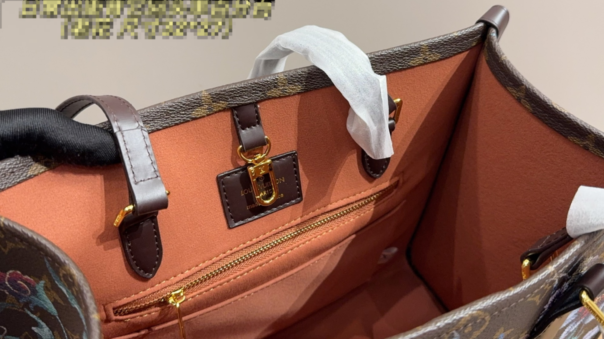 フラワー映えで主役級【Louis Vuitton】トートバッグ