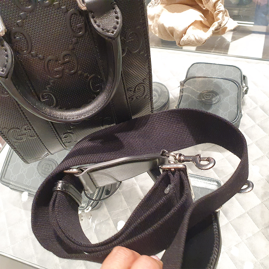 【セール】グッチ☆GGエンボス レザー ミニ トートバッグ 696010