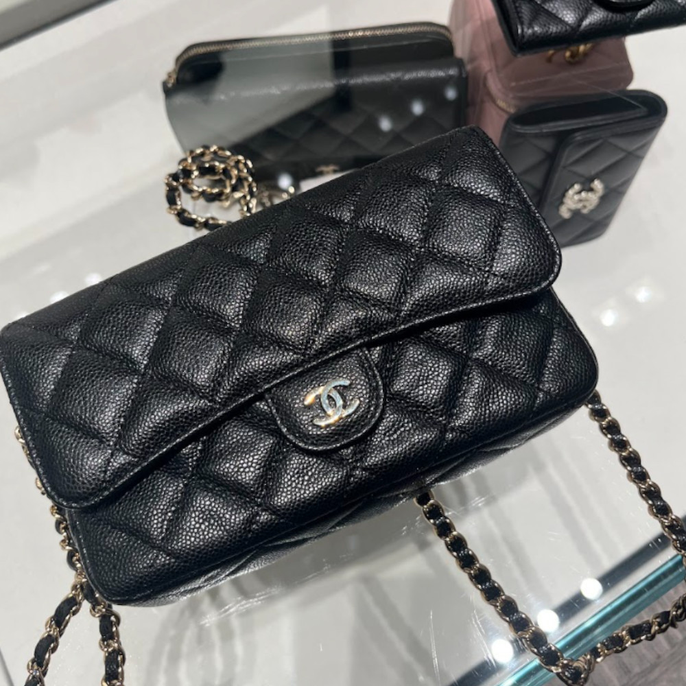 大人可愛い【CHANEL】マトラッセ フラップ フォンケース