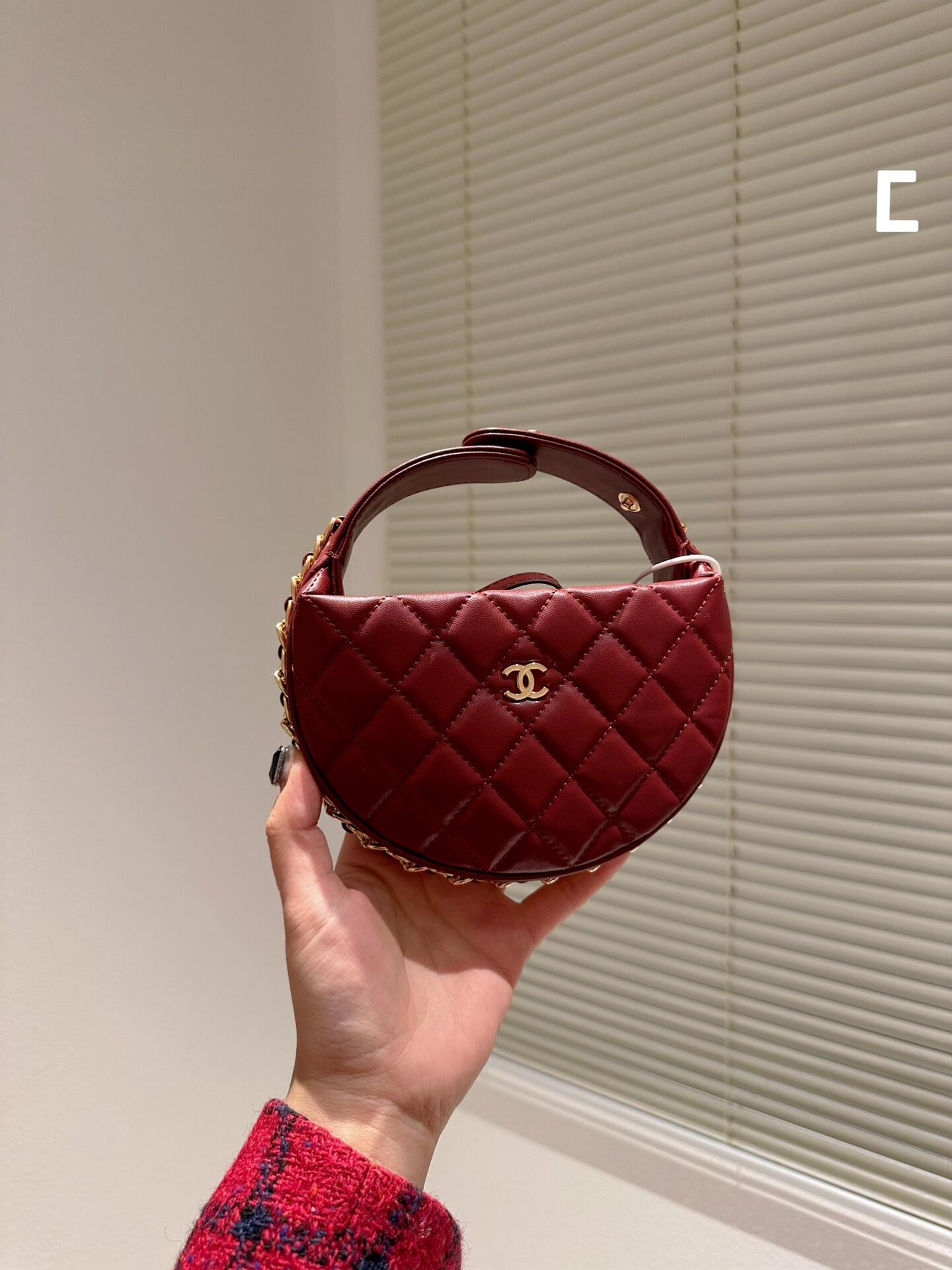 【新作♪】CHANEL POUCH