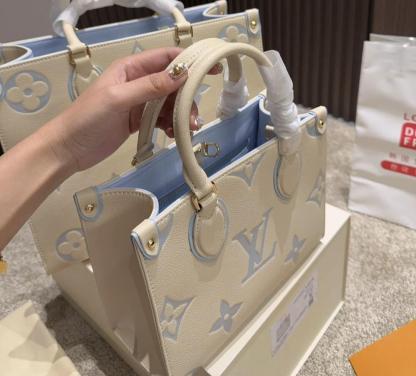 【新作！かわいいミルキーカラー♪】ルイヴィトン オンザゴー PM