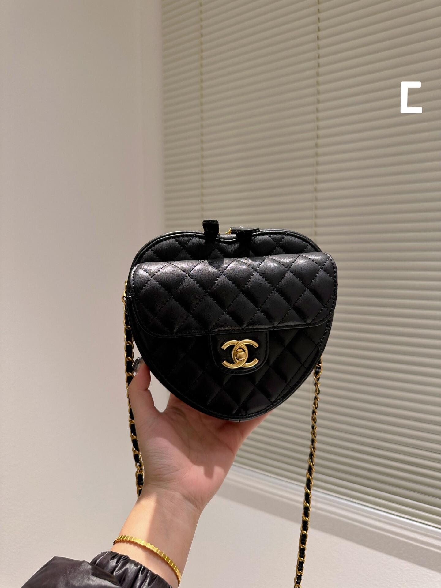 CHANEL　ハート　クラッチバック