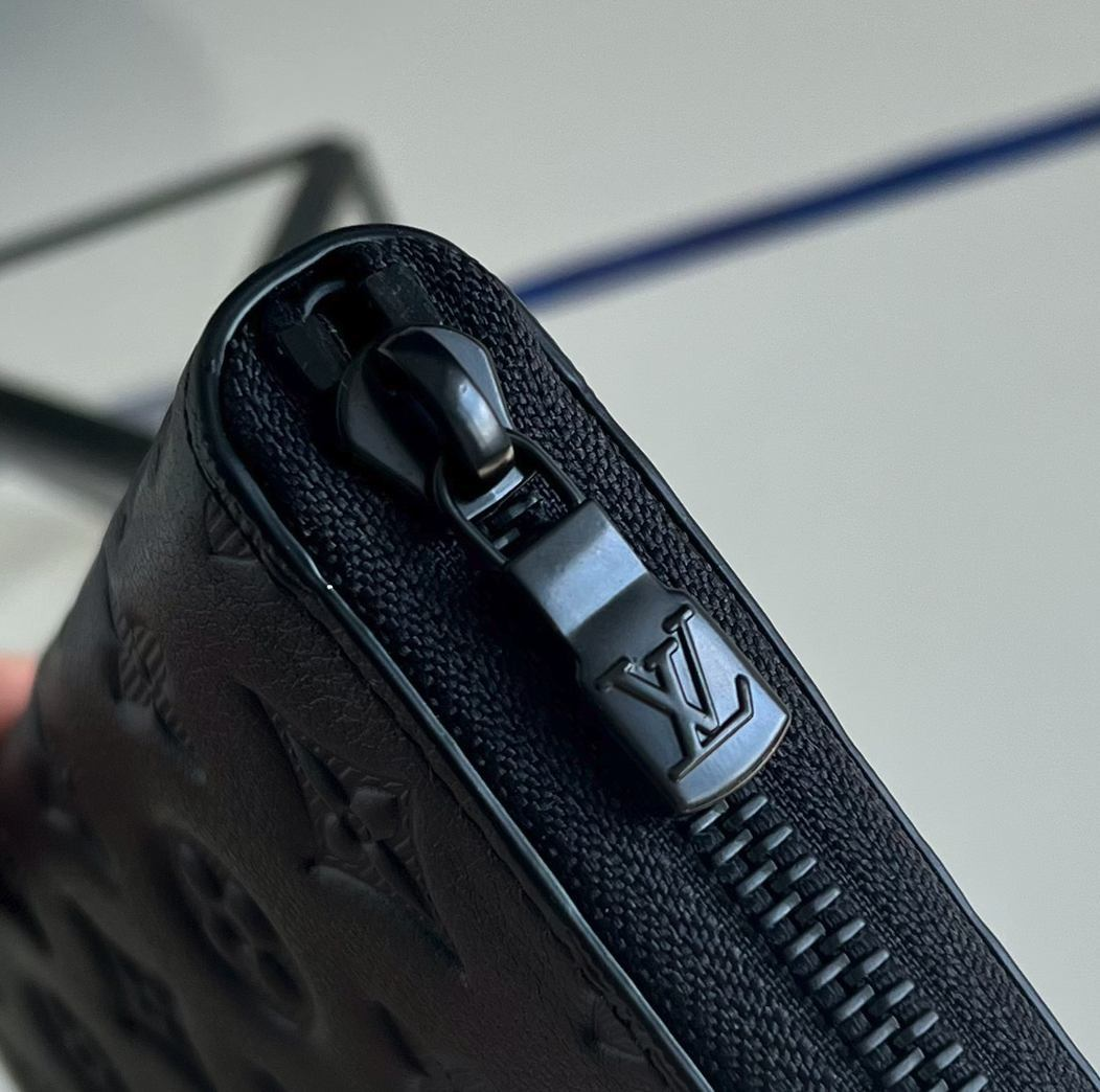 格好良い☆ Louis Vuitton ジッピーウォレット SO BLACK