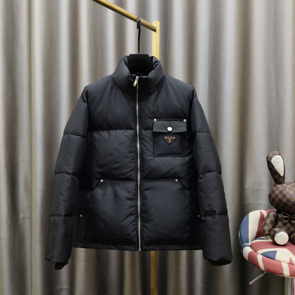 【PRADA】プラダ　Re-Nylon ロゴ入り ダウンジャケット